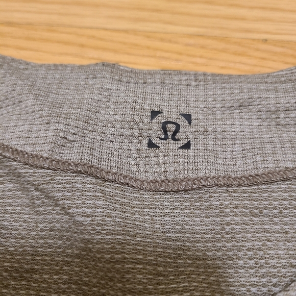 Tan/Grey lululemon lab tshirt - Picture 3 of 4